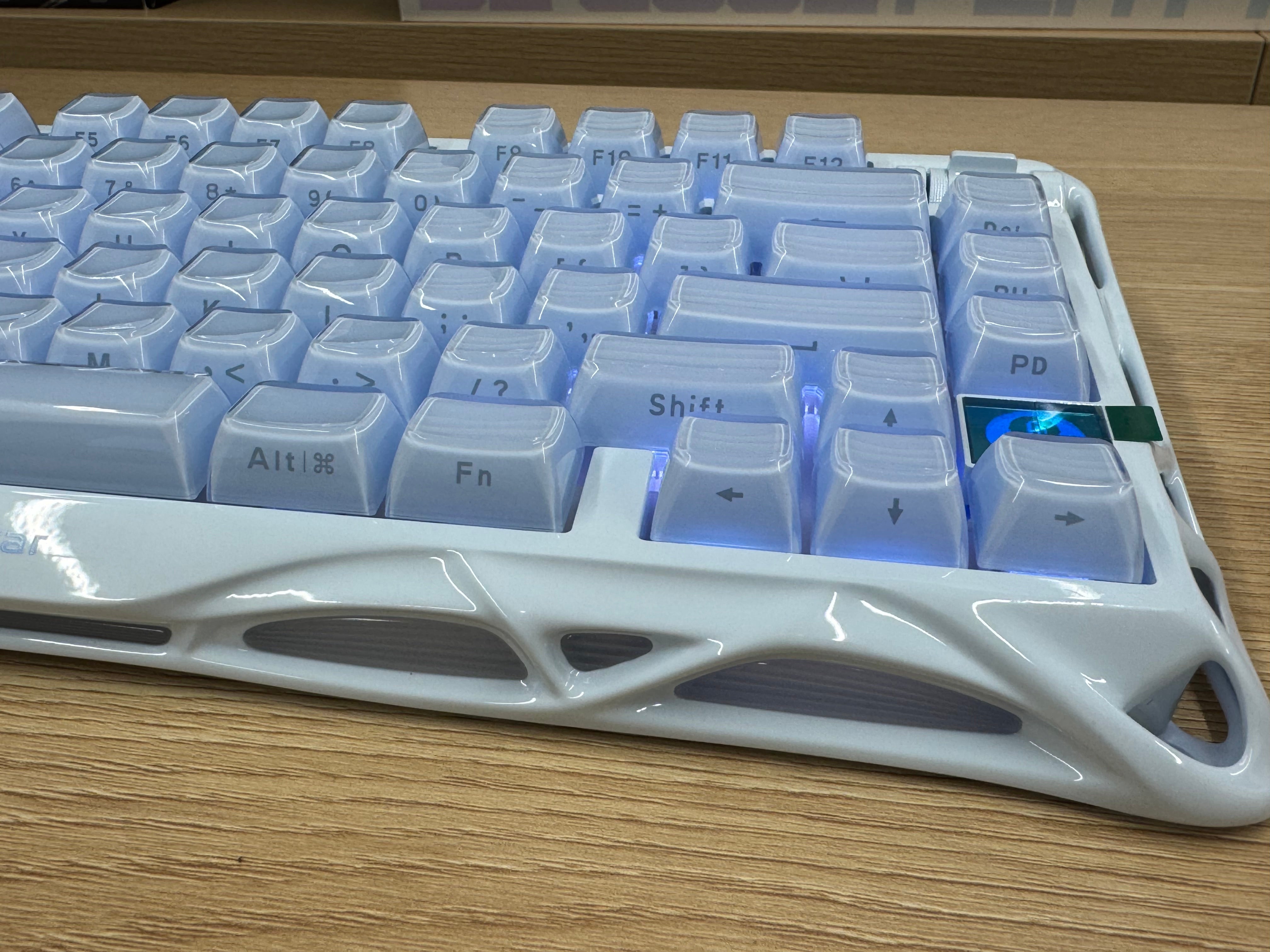 【リファービッシュ品】Mercury K1 ‐ アイスブルー(US配列)ロゴライトの焼き付き、サイドライト不点灯 GS K1_BLU-0002