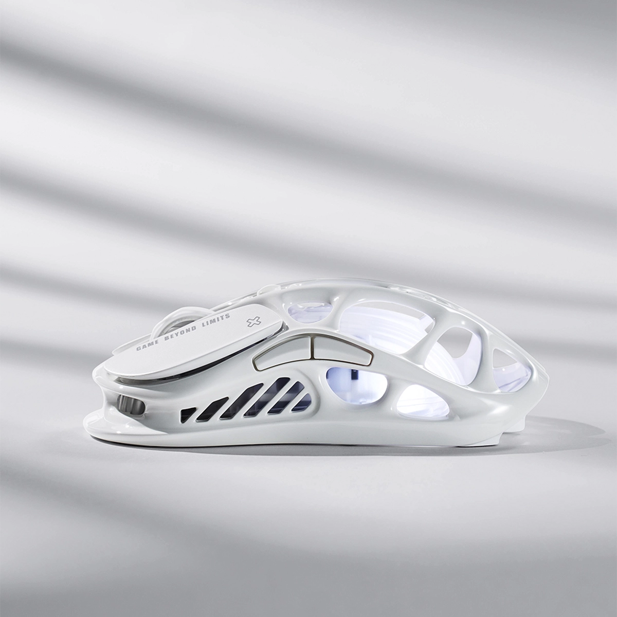 Mercury M2 - オパールホワイト